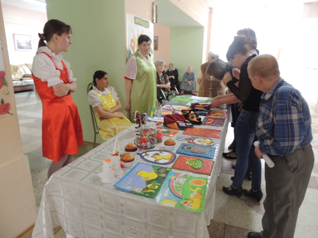 Приходи честной народ - всех вас ярмарка зовет!